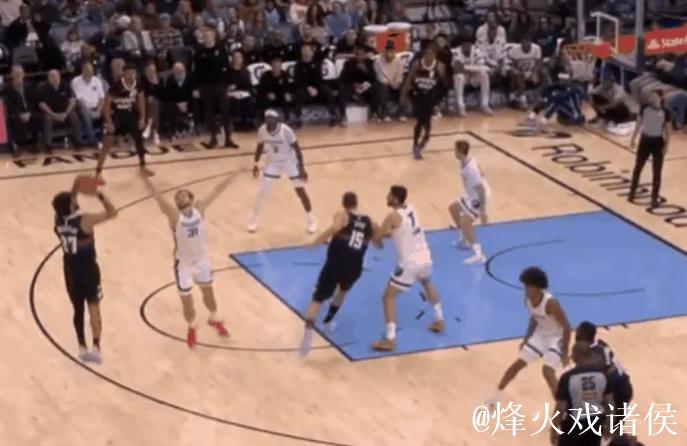 默里前三节10投6中,三分3中2砍下21分2篮板3助攻 默里前三节10投6中,三分3中2砍下21分2篮板3助攻